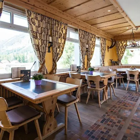Station Hotel 3*